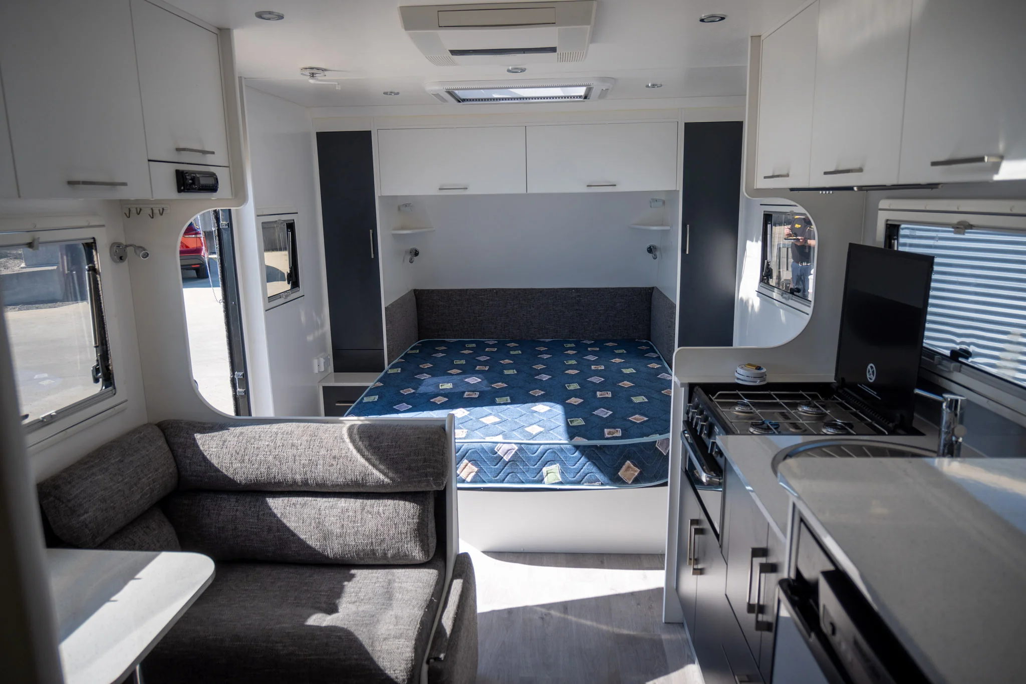 2019 New Age Manta Ray 18ft - Image 9