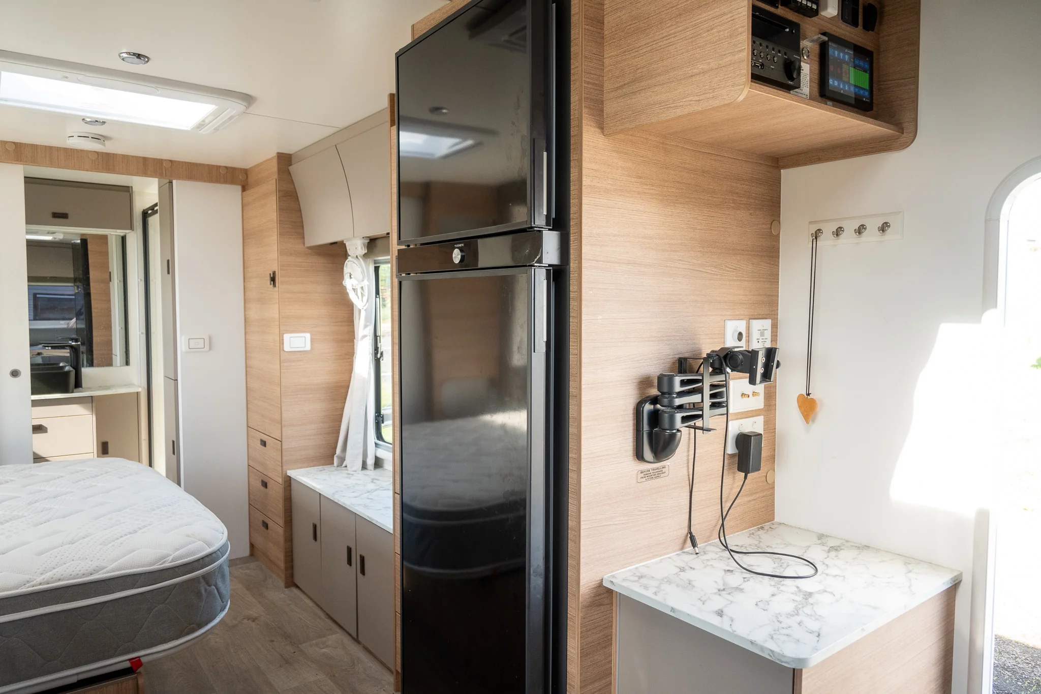 2024 Jayco Silverline 21'6" - Image 11