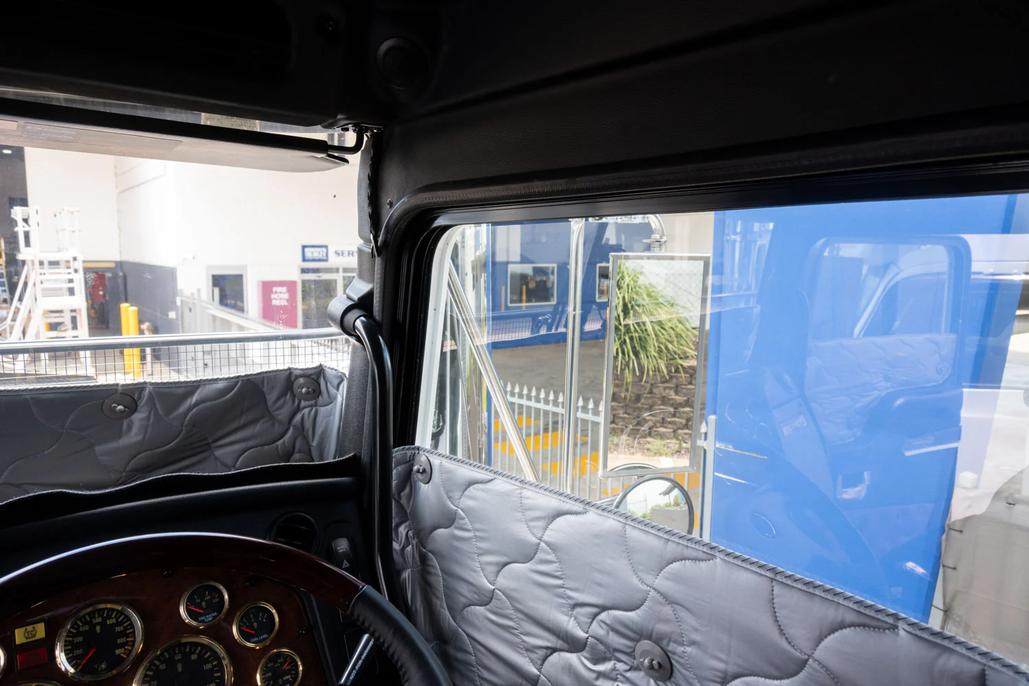 Solar Screens for MACK Trident - Image 4