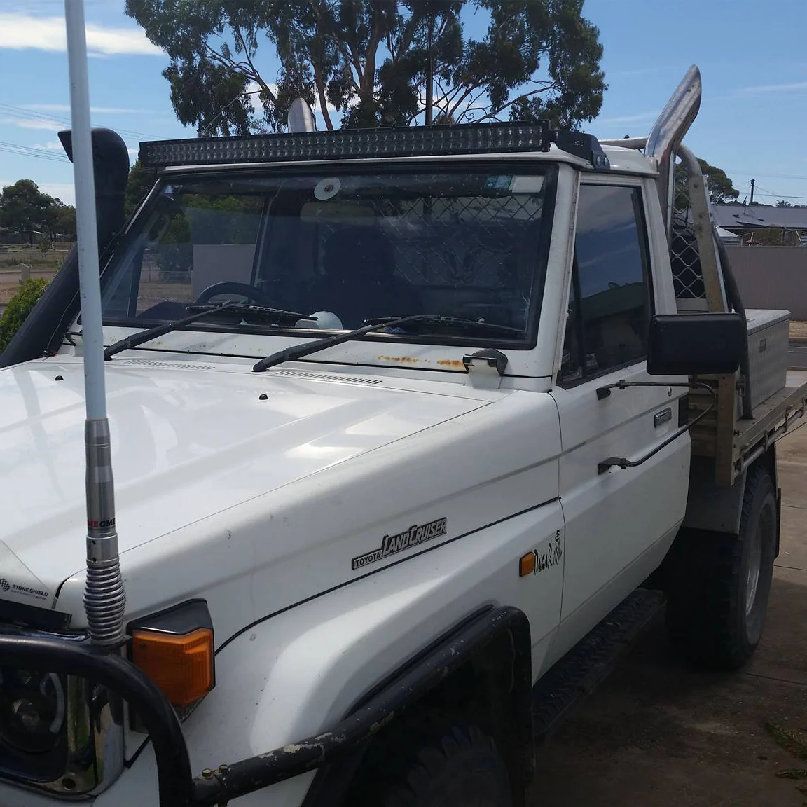 Toyota Landcruiser 75 Series 50″ Curved Windscreen Mounting Bracket - Image 5